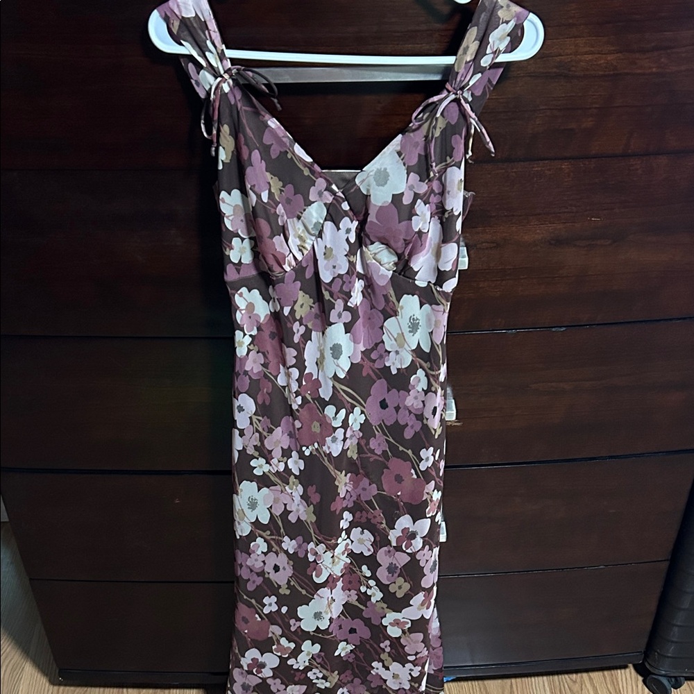 Chic Floral Midi Dress - Purple and White